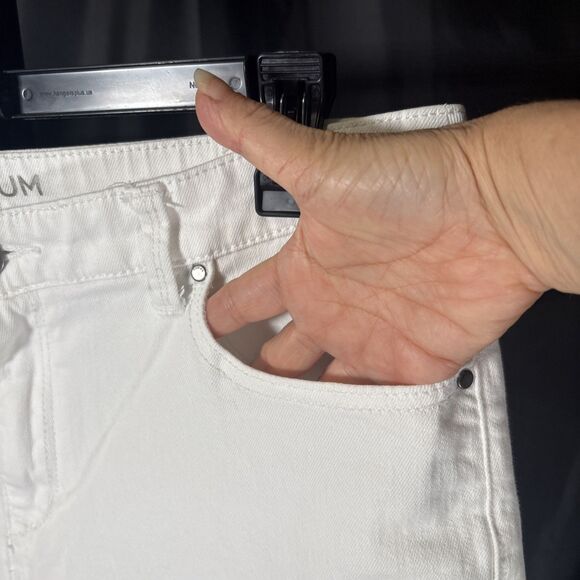 Chicos Jeans Womens 1 US 8 White Platinum Denim Cropped Capri Skinny Casual - Picture 4 of 8